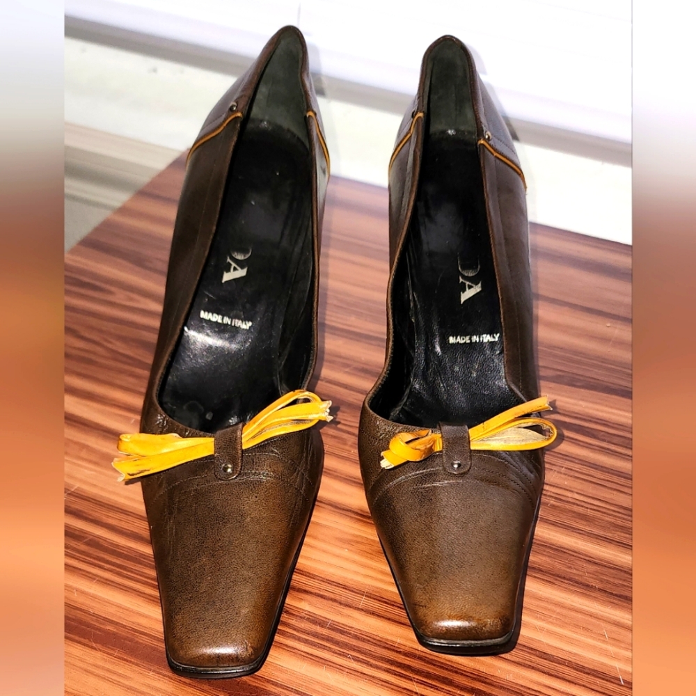 Prada Heels Super cute 💕 - Picture 1 of 9